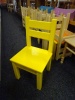 žlutá židle